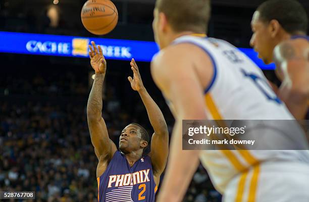 Phoenix Suns Eric Bledsoe take a shot against Golden State.