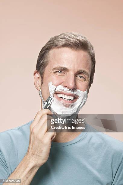 man shaving face - iris mann stock-fotos und bilder