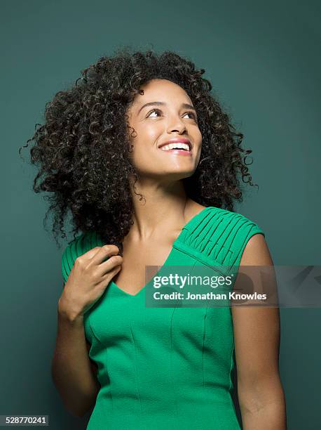 dark skinned female, looking up, smiling - woman looking up stock-fotos und bilder