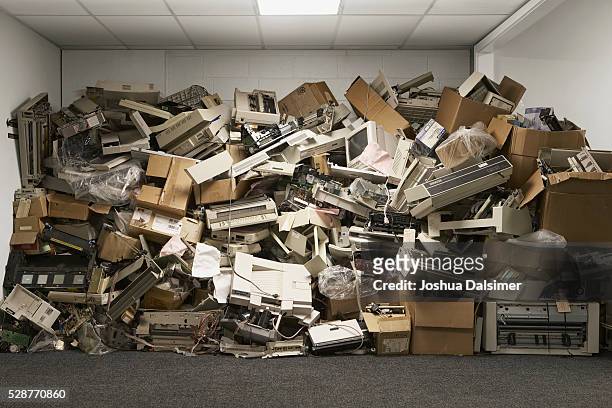 discarded computer hardware - obsolete stock pictures, royalty-free photos & images