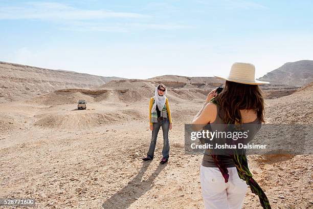 tourists in the desert - joshua dalsimer stock pictures, royalty-free photos & images