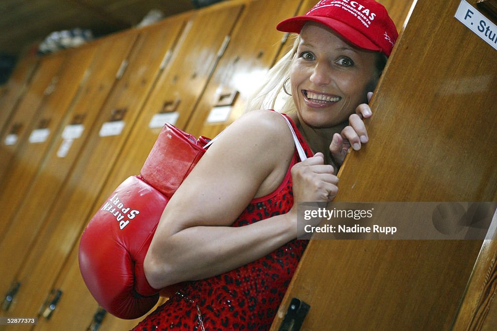 Feature 2003, Hamburg; Daisy LANG News Photo - Getty Images