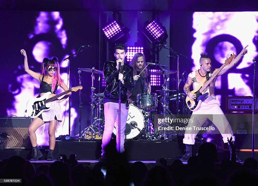 Selena Gomez "Revival World Tour" Opening Night Las Vegas