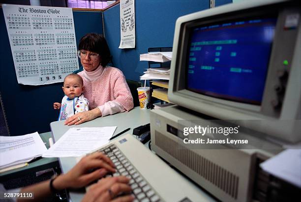 Leslie Computer Program 1,040 Computer 1995 Stock Photos, High-Res Pictures, and Images - Getty ...
