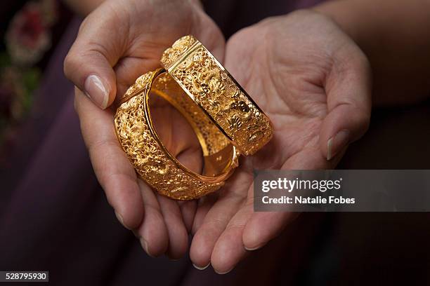 solid gold wedding bracelets with chinese character for luck - gold jewellery stock pictures, royalty-free photos & images