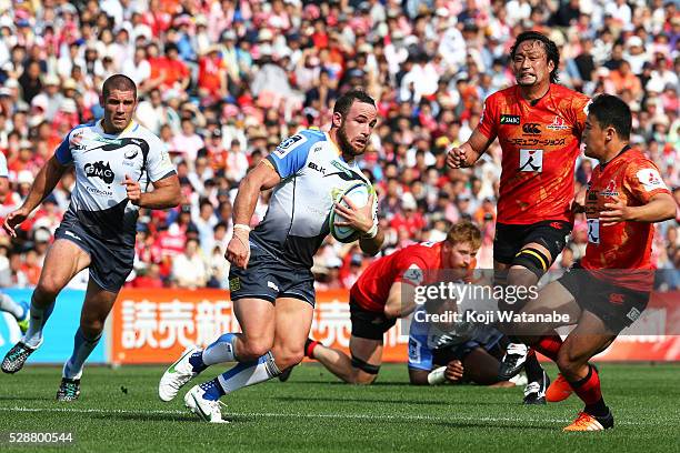 Alby Mathewson of Force in action during the round 11 Super Rugby match between the Sunwolves and the Force at Prince Chichibu Stadium on May 7, 2016...