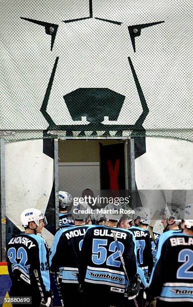 Eishockey DEL, Play Offs, Berlin; EHC Eisbaeren Berlin - Hamburg Freezers 4:0; enttaeuschte Freezers