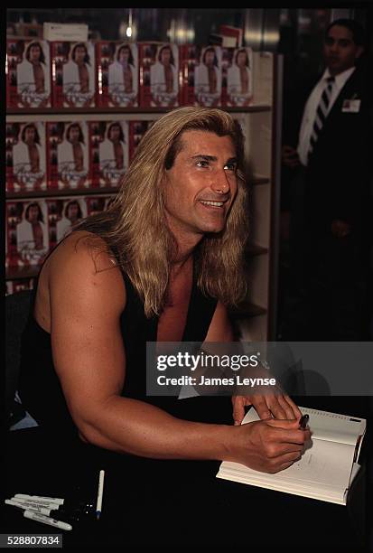 Fabio signs his new book Fabio Fitness in a B. Dalton bookstore in New York City.