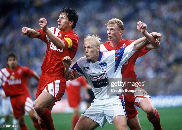 Pokal 92/93 Finale, Berlin; Hertha BSC Amateure - Bayer 04 Leverkusen 0:1; Franko FODA/Leverkusen, Carsten Ramelow/Hertha , Markus HAPPE/Leverkusen