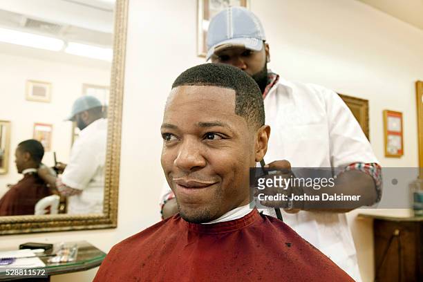 181,915 Black Men Haircut Photos and Premium High Res Pictures - Getty  Images