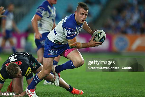 Bulldogs Josh Reynolds steps passed Panthers Matt Robinson during the Preliminary Final at ANZ Stadium. Sydney, Australia. Saturday 27th September...