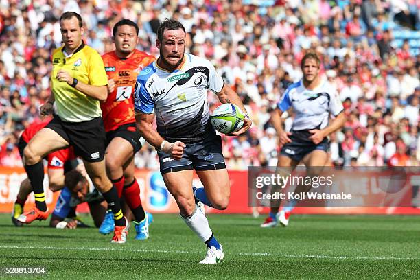 Alby Mathewson of Force in action during the round 11 Super Rugby match between the Sunwolves and the Force at Prince Chichibu Stadium on May 7, 2016...