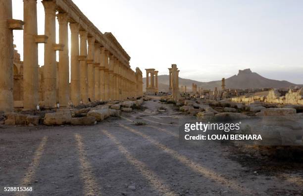 Picture taken on May 6, 2016 shows the remains of the Triumph's Arch, also called the Monumental Arch of Palmyra, in the ancient city of Palmyra in...
