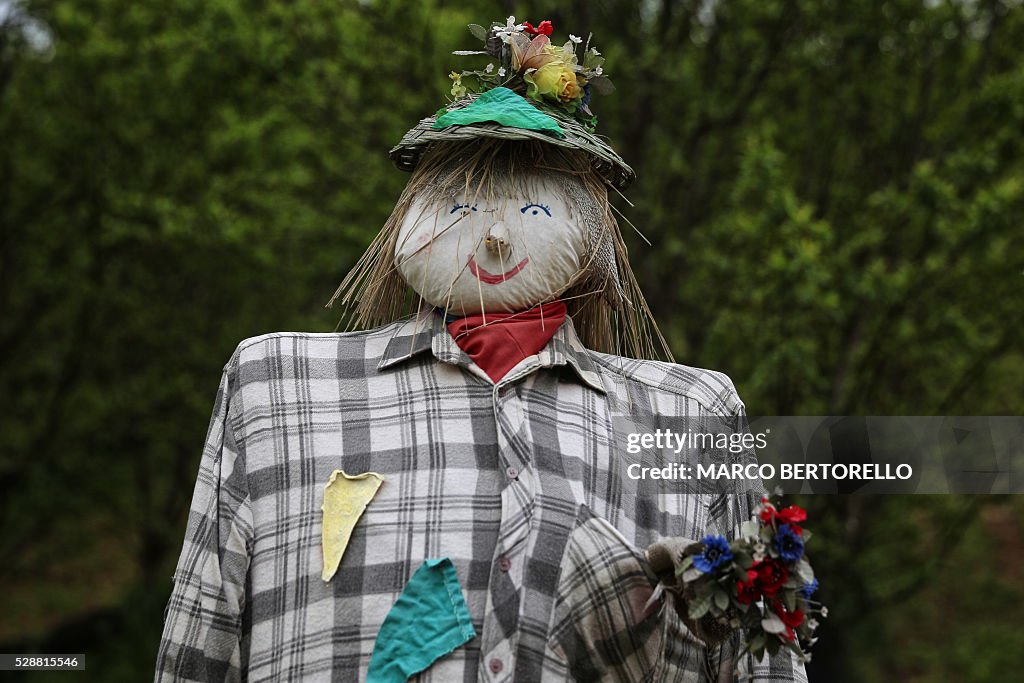ITALY-FEATURE-FAIR-SCARECROWS