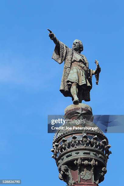 columbus monument in las ramblas - columbus statue stock-fotos und bilder