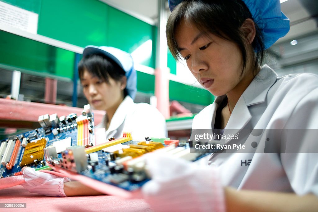 Workers assemble laptop computer on the assembly line at Hasee... News ...