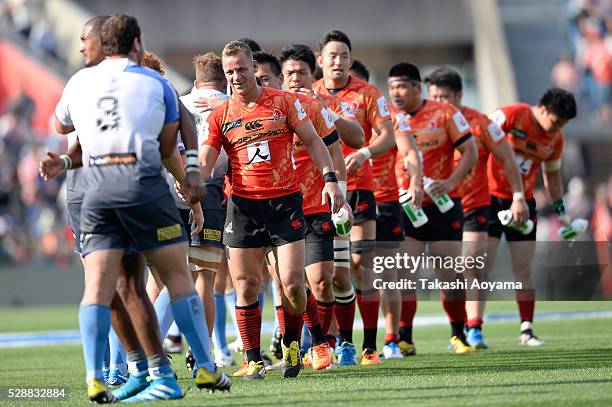 Riaan Viljoen of the Sunwolves shakes hands with the Force players after the round 11 Super Rugby match between the Sunwolves and the Force at Prince...