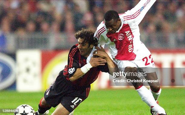 Champions League 02/03 Viertelfinale, Amsterdam; Ajax Amsterdam - AC Mailand; Rui COSTA/Mailand, Abubakari YAKUBU/Ajax