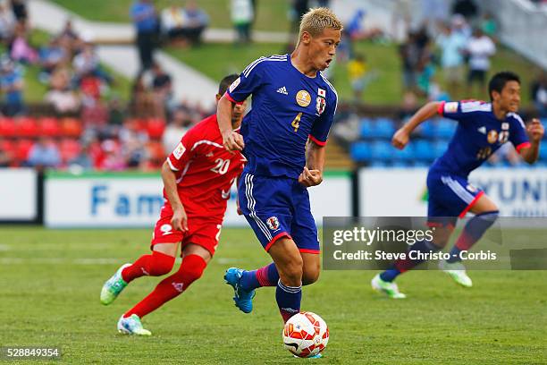 Japan's Keisuke Honda in action against Palestine at Newcastle Stadium. Sydney Australia. Monday, 12th January 2015 .