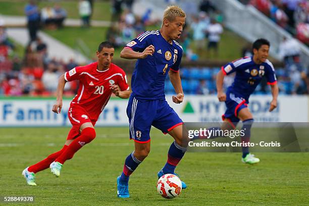 Japan's Keisuke Honda in action against Palestine at Newcastle Stadium. Sydney Australia. Monday, 12th January 2015 .