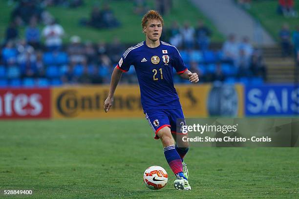 Japan's Gotoku Sakai in action against Palestine at Newcastle Stadium. Sydney Australia. Monday, 12th January 2015 .