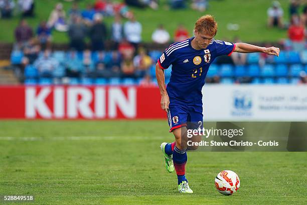 Japan's Gotoku Sakai has a shot a goal against Palestine at Newcastle Stadium. Sydney Australia. Monday, 12th January 2015 .