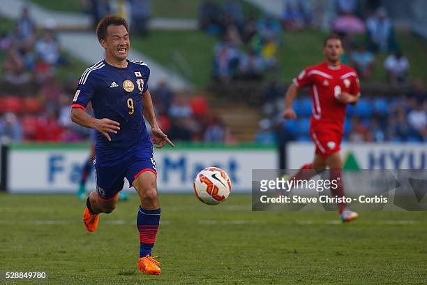 Japan's Shinji Kagawa in action against Palestine at Newcastle Stadium. Sydney Australia. Monday, 12th January 2015 .