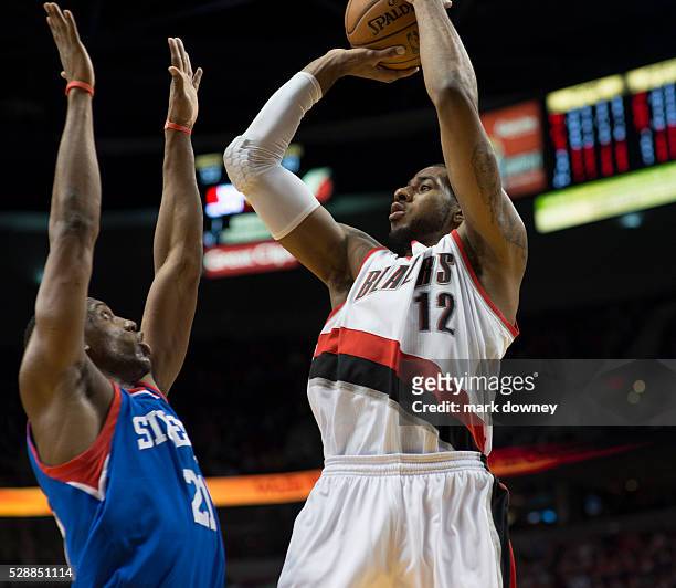 Basketball, Portland Trail Blazers LaMarcus Aldridge Shoots over Thaddeus Young of the Philadelphia 76ers.