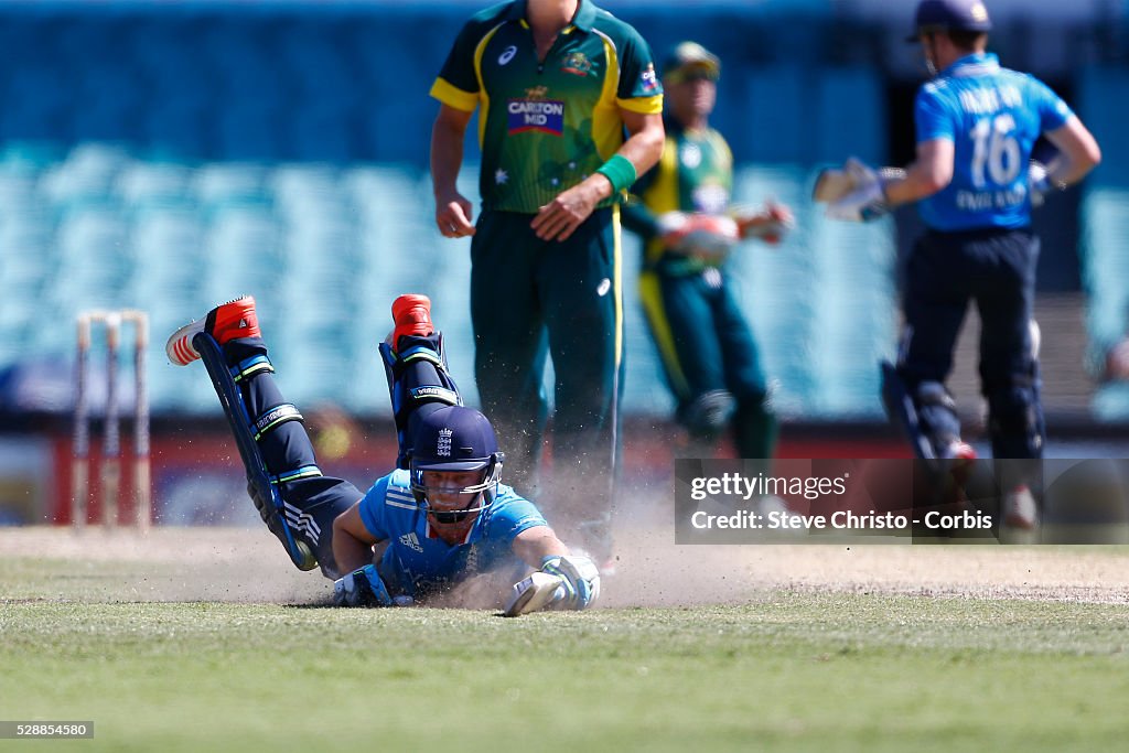 Cricket - Australia vs. England - Carlton Mid ODI Tri Series