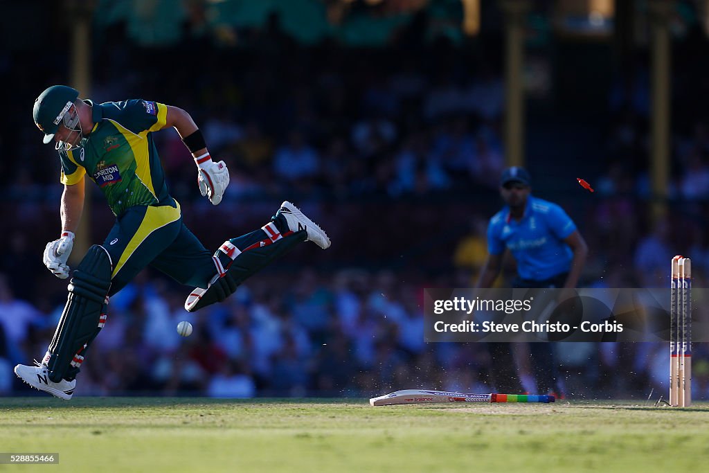 Cricket - Australia vs. England - Carlton Mid ODI Tri Series