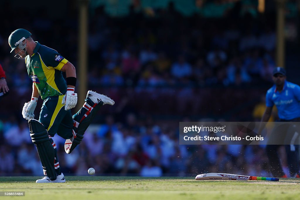 Cricket - Australia vs. England - Carlton Mid ODI Tri Series