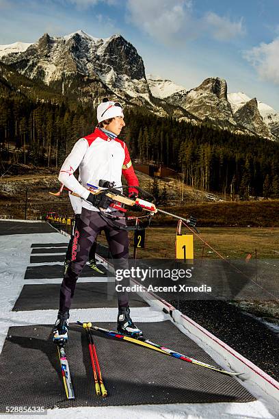 biathlon athlete takes aim with competition rifle - biathlon ski stock pictures, royalty-free photos & images