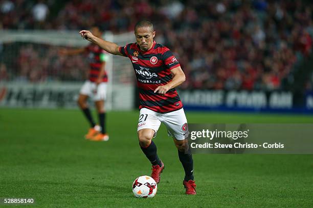 Wanderers Shinji Ono in action against the Mariners at Parramatta Stadium. Sydney, Australia. Saturday 26th April 2014.