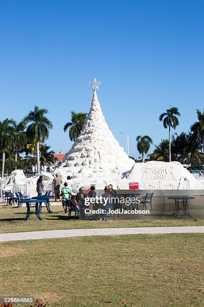 love local: sandi land on west palm beach waterfront - jodi west stock pictures, royalty-free photos & images