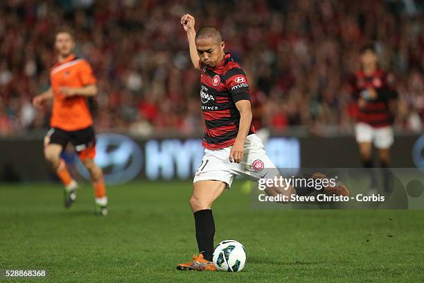 League semi final Western Sydney Wanderers FC v Brisbane Roar FC at Parramatta Stadium. Wanderers Shinji Ono's scoring shot. Friday 12th April 2013....