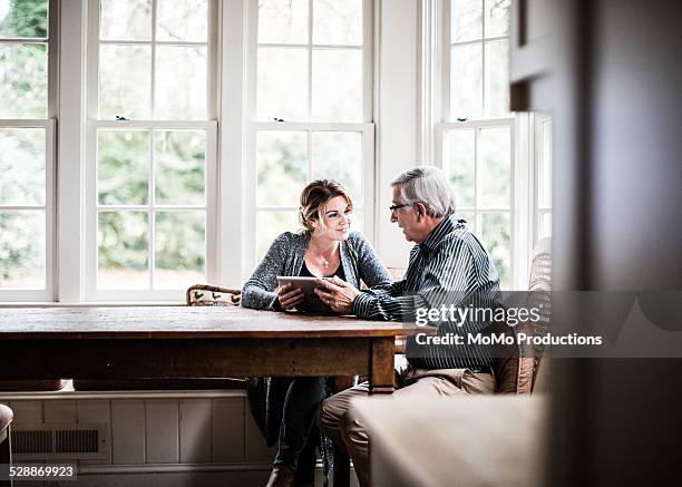 father and daughter using tablet - familia de dos generaciones fotografías e im�ágenes de stock