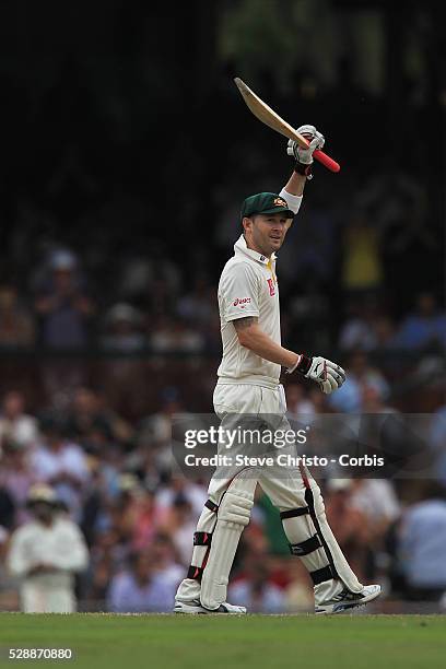 Australia v India 2nd test at the Sydney Cricket Ground. Australian captain Michael Clarke celebrates his 150 in the baggy green. Sydney, Australia....