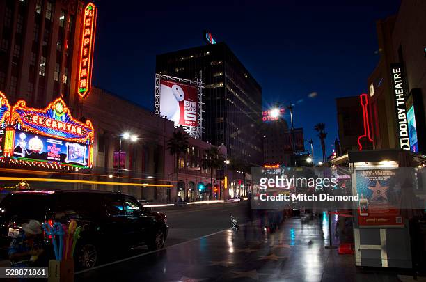hollywood boulevard at night - hollywood blvd stock pictures, royalty-free photos & images