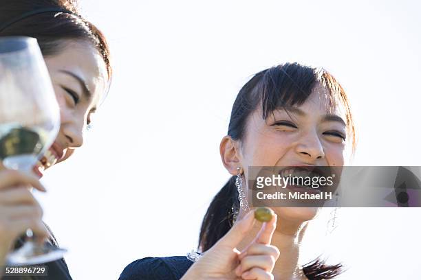 two young women with big smile - 日本　手にもつ　外　仲間 ストックフォトと画像