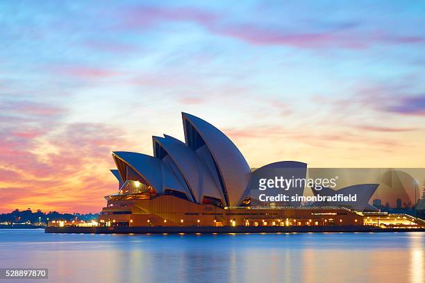 sydney opera house at dawn - sydney opera house stockfoto's en -beelden