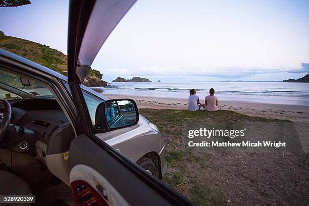 beachfront car camping in matauri bay. - northland new zealand stock pictures, royalty-free photos & images