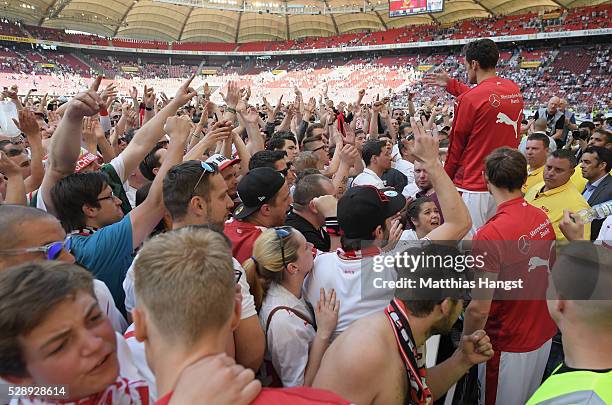 Christian Gentner of Stuttgart speaks to the fans after the Bundesliga match between VfB Stuttgart and 1. FSV Mainz 05 at Mercedes-Benz Arena on May...