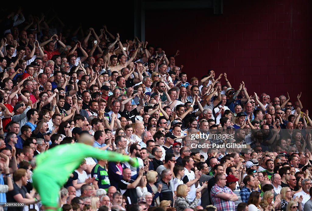 West Ham United v Swansea City - Premier League