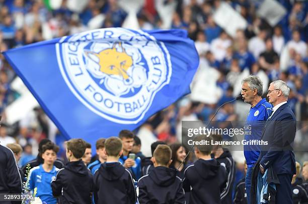 Singer Andrea Bocelli performs while Claudio Ranieri Manager of Leicester City stand next to him prior to the Barclays Premier League match between...