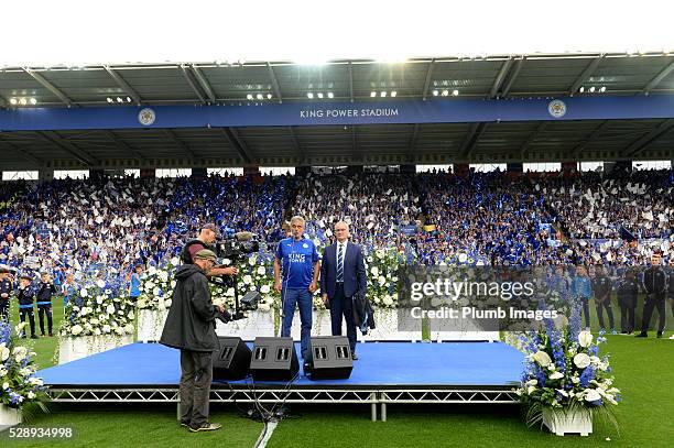 Manager Claudio Ranieri of Leicester City with Italian classical crossover tenor Andrea Bocelli ahead of the Barclays Premier League match between...