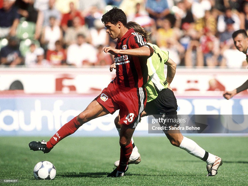 FUSSBALL: 1. BL 01/02, BAYER 04 LEVERKUSEN