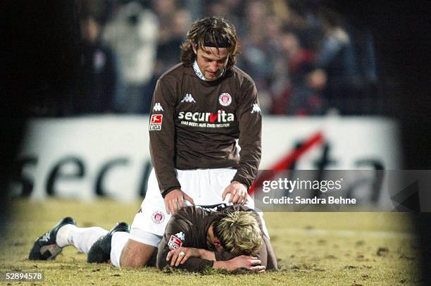 Bundesliga 02/03, Hamburg; FC St. Pauli - SV Waldhof Mannheim 2:1; Erleichterung Ugur INCEMAN, Stefan BLANK/St. Pauli