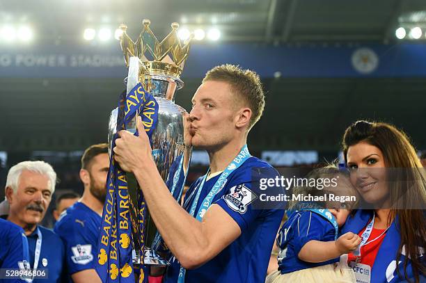 Jamie Vardy of Leicester City kisses the Premier League Trophy after the Barclays Premier League match between Leicester City and Everton at The King...