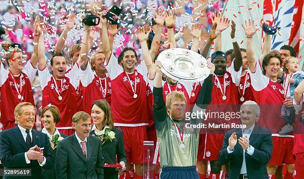 Bundesliga 02/03, Muenchen; FC Bayern Muenchen - VfB Stuttgart 2:1; FC Bayern Muenchen Deutscher Meister 2003; Bayern Torwart und Kapitaen Oliver...