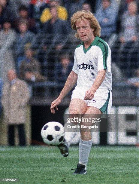 Pokal 83/84, Moenchengladbach; Borussia Moenchengladbach - SV Werder Bremen 5:4; Winfried SCHAEFER/Moenchengladbach